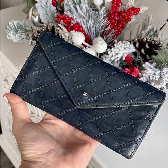 Authentic CHANEL Leather long Continental wallet - Picture 4 of 16